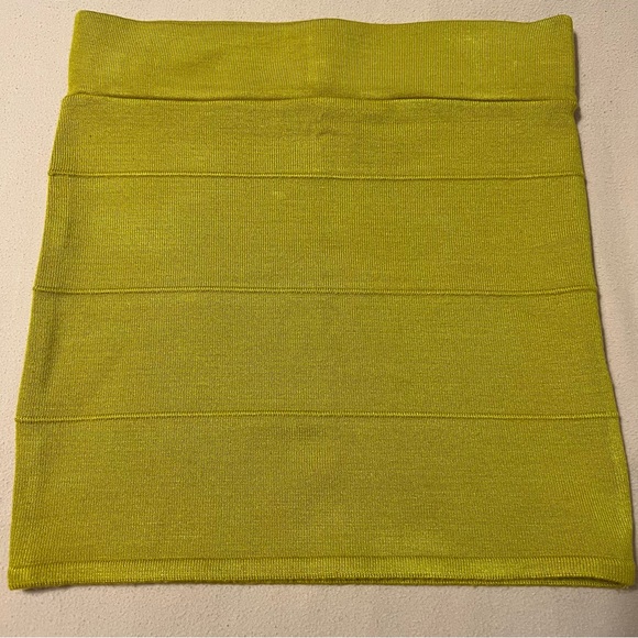 Like new* yellow 💛mini skirt - Picture 1 of 5